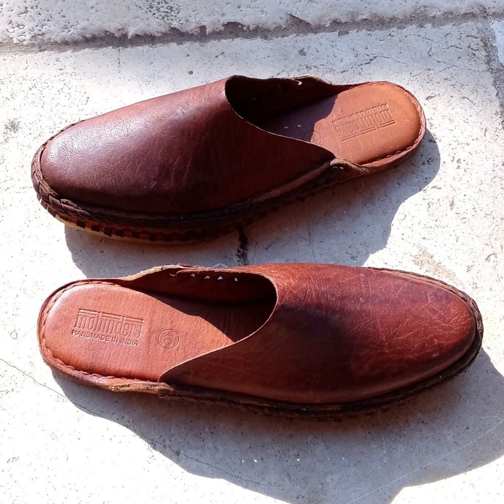 Mohinders Oiled Leather Solid Slides Size 10 Women's They are too big for me..